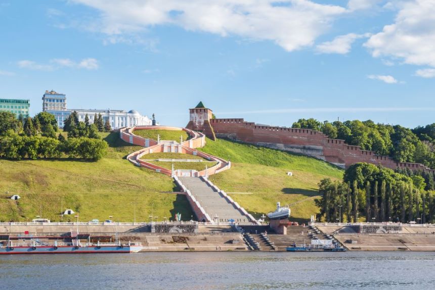 Индивидуальный нижний новгород. Нижегородский Кремль Чкаловская лестница. Река Волга Нижний Новгород Чкаловская лестница. Нижегородский Кремль со стрелки Нижний Новгород. Чкаловская лестница Нижний Новгород.